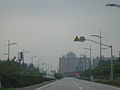 New Jinshan City gezien vanop de verbindingsweg South Songwei Road