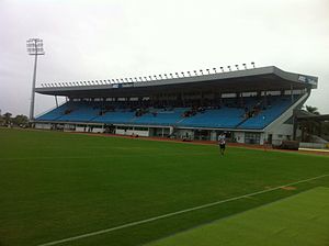 Die Haupttribüne des National Stadium (Juni 2013)