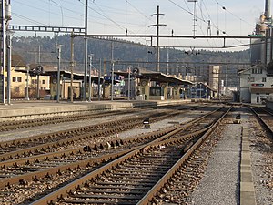 Bahnhof Grüze mit den einzigartigen Perrondächern (2008)