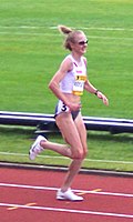 Paula Radcliffe – in den kommenden Jahren eine der führenden Lang­strecken­läu­ferinnen weltweit, unter anderem Europameisterin 2002 auf dieser Strecke – belegte Rang fünf
