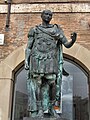 İtalya Rimini'de Sezar'ın Modern bronz heykeli