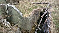 Betonierte Laufgräben, teilweise unterirdisch, nun unter Wasser