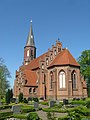 Kirche mit umgebender Trockenmauer