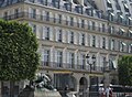 Französische Fenster mit eisernen Geländerbändern (Paris)