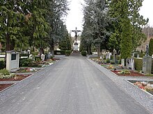 Friedhof Friedental, Zentralachse mit Kreuz