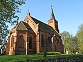 Kirche mit Feldsteinmauer