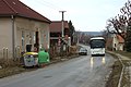 Bus van ANEXIA (nu: Transdev Střední Čechy) in het dorp