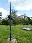 Monument voor de verdwenen kerktoren van Weiwerd van Hans Mes (1993), met als motto de regels: Bouwend aan een perspectief verloor de horizon een toren iets blijft zichtbaar groei verwisselt eeuwig het tijdelijke