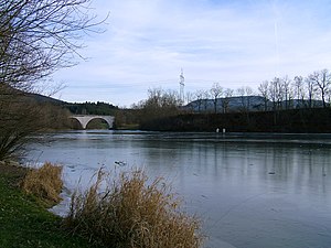 Blick über den See zum Schlichem-Viadukt