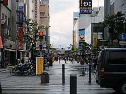 Asahikawa şehir merkezinde bir alışveriş caddesi