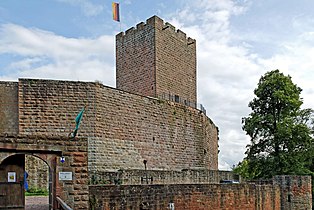 Ringmauer und Bergfried