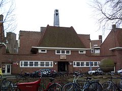 Gevelsteen leeszaal (boven entree)