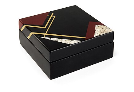 Gaston Suisse, Chinese lacquer square box[23] circa1929