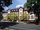 Schule mit Turnhalle