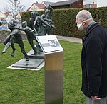 Zweitguss „Weinskandal“, Karl-Henning-Seemann-Platz in Löch­gau, 7. April 2021 (Coronapandemie)