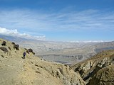 Deserto del Mustang: all'orizzonte il confine con il Tibet