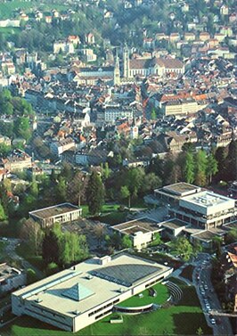 Universiteitscampus ten noorden van het stadscentrum