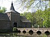 Kasteel Arcen: toegangsbrug en kademuren buitengracht