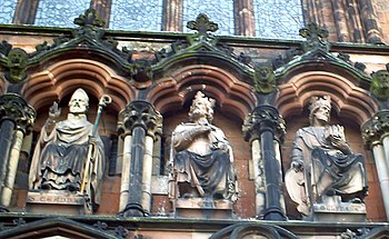 Statue Wulfheres (rechts) im Dom von Lichfield