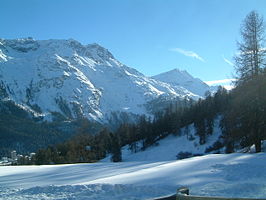 Piz Corvatsch, rechts op de achtergrond (linksvoor de Piz Rosatch)