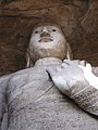 Buddha Shakyamuni, mit Bodhisattvafiguren bekleidet (Grotte 18)