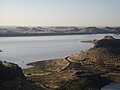 Blick auf den Staudamm aus Richtung Osten