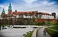 Widok na Wawel z bulwarów Wisły.