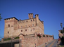 Grinzane Cavour was the location of Mia Dimšić's postcard.