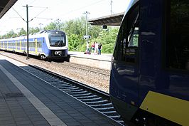 Twee treinen van NWB bij station Delmenhorst (2012)