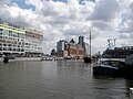 De Silodam gezien vanuit de Oude Houthaven met in het midden (donkerrood) de Stenen Silo