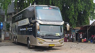 Bus antarkota bertingkat di Indonesia