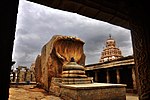 Sri Veerabhadra Tempel und der monolithische Bulle (Nandi), Lepakshi (die Vijayanagara Skulpturen und Zeichen Kultur-Tradition)