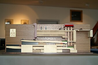 Modell eines zweimanualigen Cembalos mit Schiebekoppel (gekoppelter Zustand)