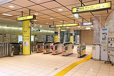 A ticket gate at Kiyosumi-shirakawa Station