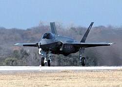 Az F–35 első előszéria-példányának első felszállása 2006. december 15-én, Fort Worthben