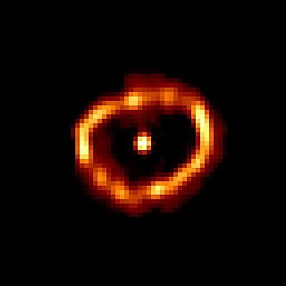Die expandierende Gashülle um V1974 Cygni, Bild vom Hubble-Weltraumteleskop, 1994