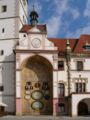 Olomouc Belediye Sarayı önunde astronomik meydan saati