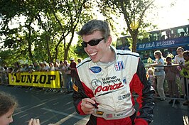 Tommy Milner tijdens de rijdersparade van de 24 uur van Le Mans in 2006.