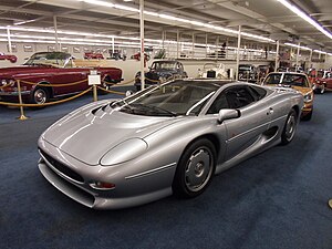 Αριστεροτίμονη Jaguar XJ220 του 1994 στον Καναδά.