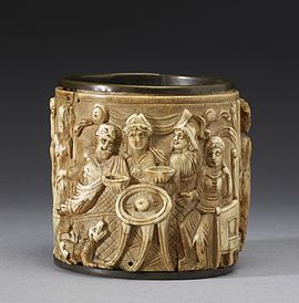 Πυξίδα της αρχαϊκής περιόδου 470 π.Χ.- 460 π.Χ.. Παράσταση από τους γάμους του Πηλέα και της Θέτιδος. Μουσείο του Λούβρου, Παρίσι