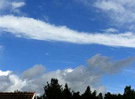 Cirrus castellanus (bovenste helft)