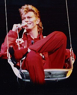 David Bowie wordt de zaal binnen getild tijdens de Glass Spider Tour op 7 juni 1987 op Rock am Ring