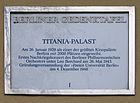 Gedenktafel am Titaniapalast