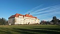 Schule mit drei Nebengebäuden (ehemals Zentralschule, später Ernst-Schneller-Schule, heute Gymnasium Burgstädt)