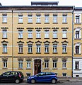 Mietshaus in geschlossener Bebauung (bauliche Einheit mit Nr. 9)