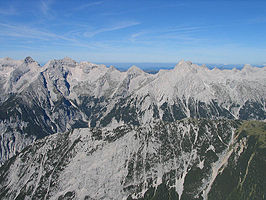 De hoofdketen van de Karwendel (of Hinterautal-Vomper-Keten), vanuit het zuiden gezien