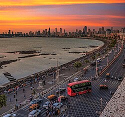 Marine Drive towards the northern tip at Girgaon Chowpatty