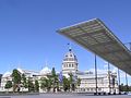 Royal exhibition building und der modern gestaltete Eingang des Melbourne Museums