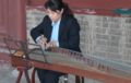 Guzheng-Spielerin, nähe Luoyang
