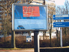 Bewegend reclamebord, halverwege het verschuiven